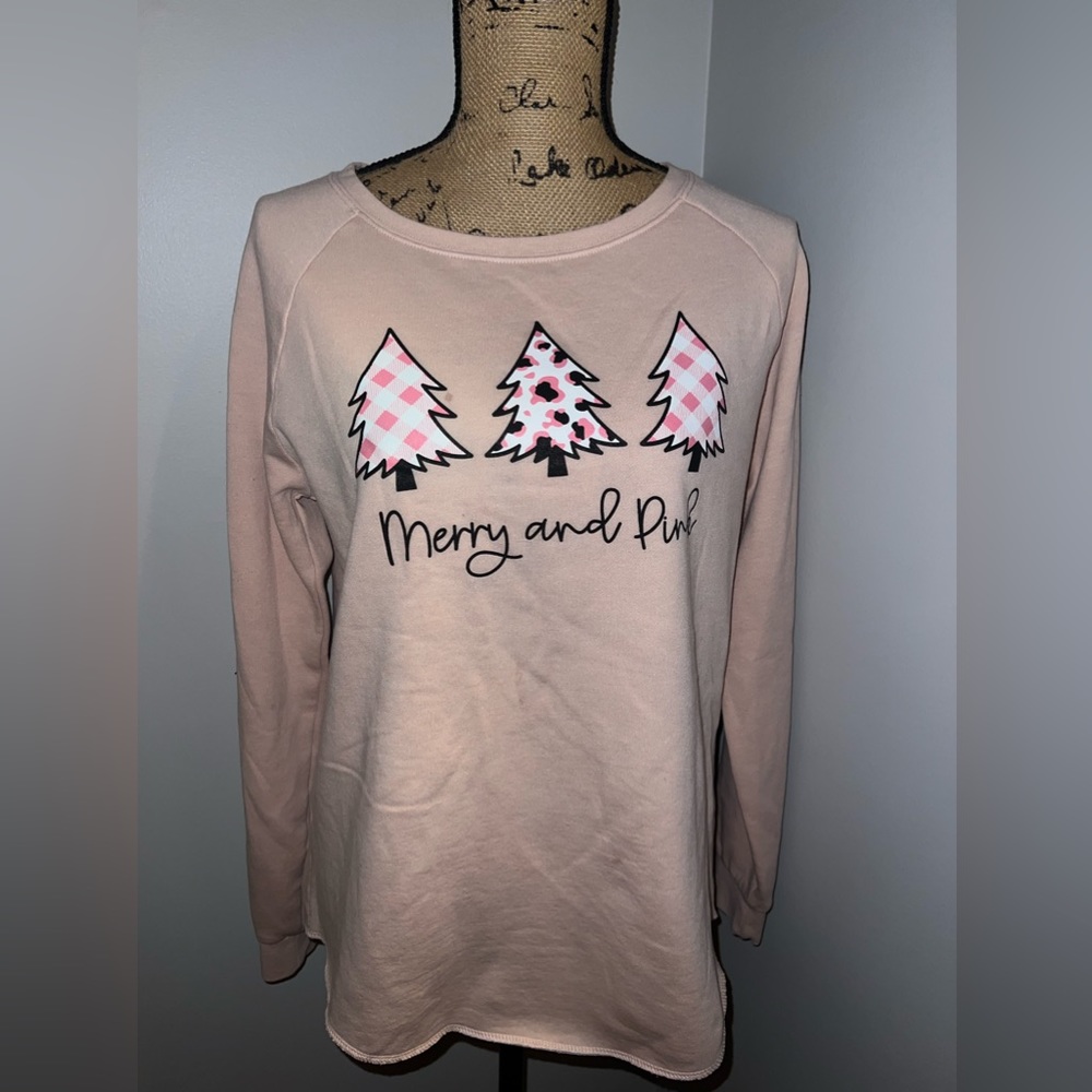 Women’s Crew Merry Christmas Color Light Pink Size M